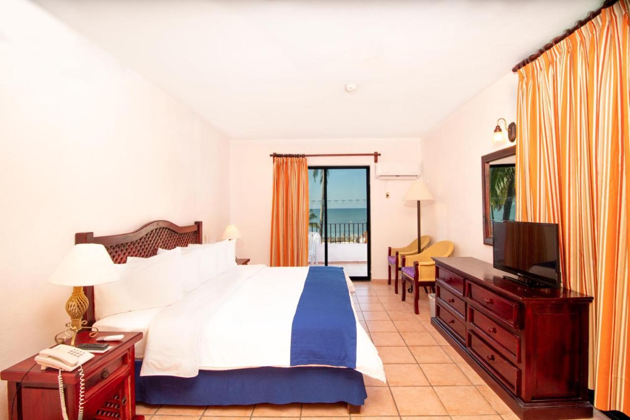 Resort Grand Decameron Complex Bucerias, A Trademark 4*